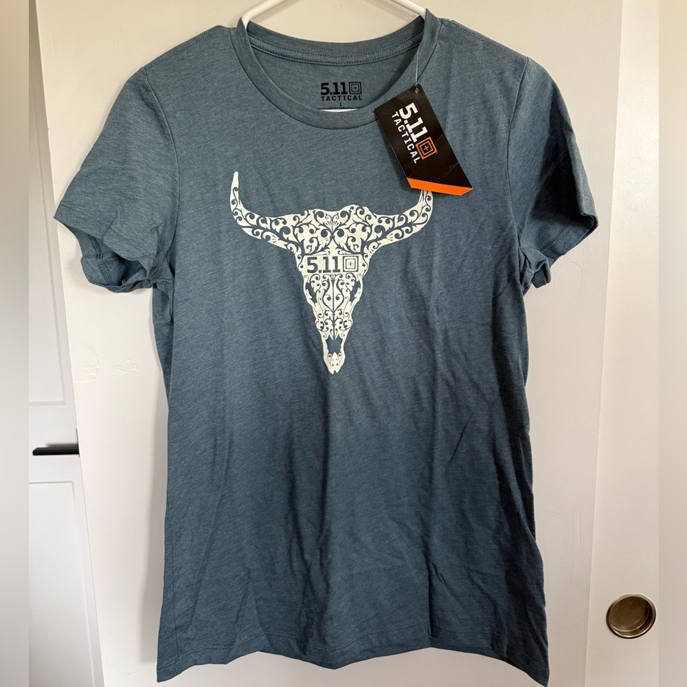NWT 5.11 Tactical Women’s Longhorn Skull Tee Size L P2P 18.5”